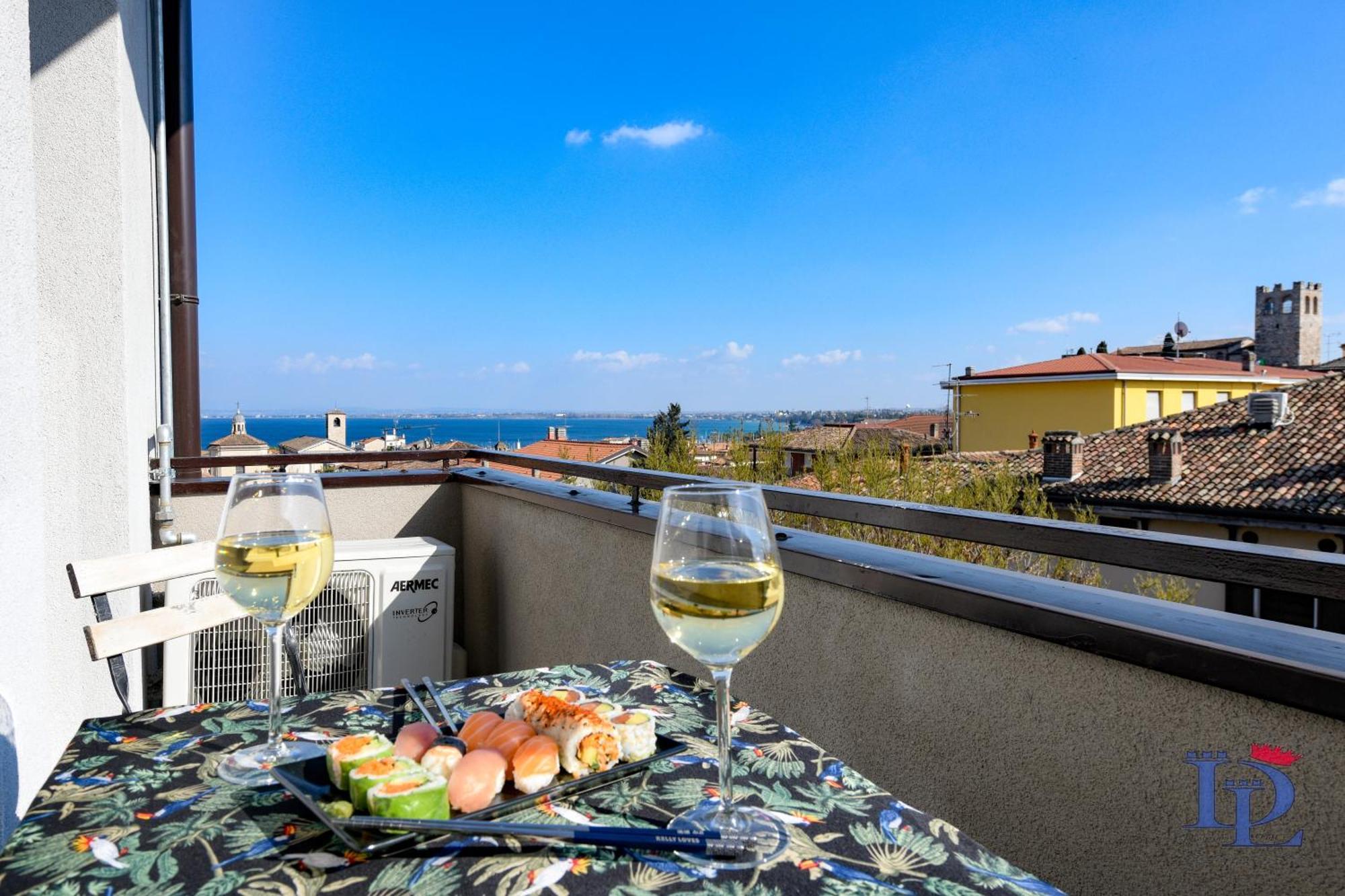Desenzanoloft Official Partner Marriott Homes & Villas - Smiling In Desenzano Lake View เดเซนซาโนเดลการ์ดา ภายนอก รูปภาพ