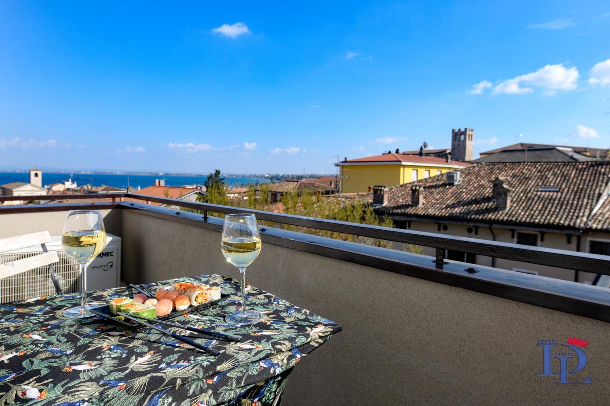 Desenzanoloft Official Partner Marriott Homes & Villas - Smiling In Desenzano Lake View เดเซนซาโนเดลการ์ดา ภายนอก รูปภาพ