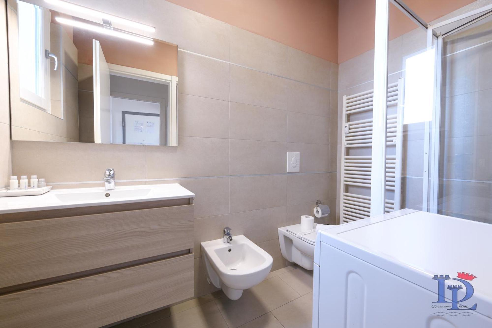 Desenzanoloft Official Partner Marriott Homes & Villas - Smiling In Desenzano Lake View เดเซนซาโนเดลการ์ดา ภายนอก รูปภาพ